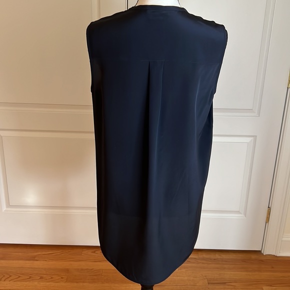Vince 2 tone navy/blue sleeveless pure silk blouse. Excellent condition - Picture 4 of 7